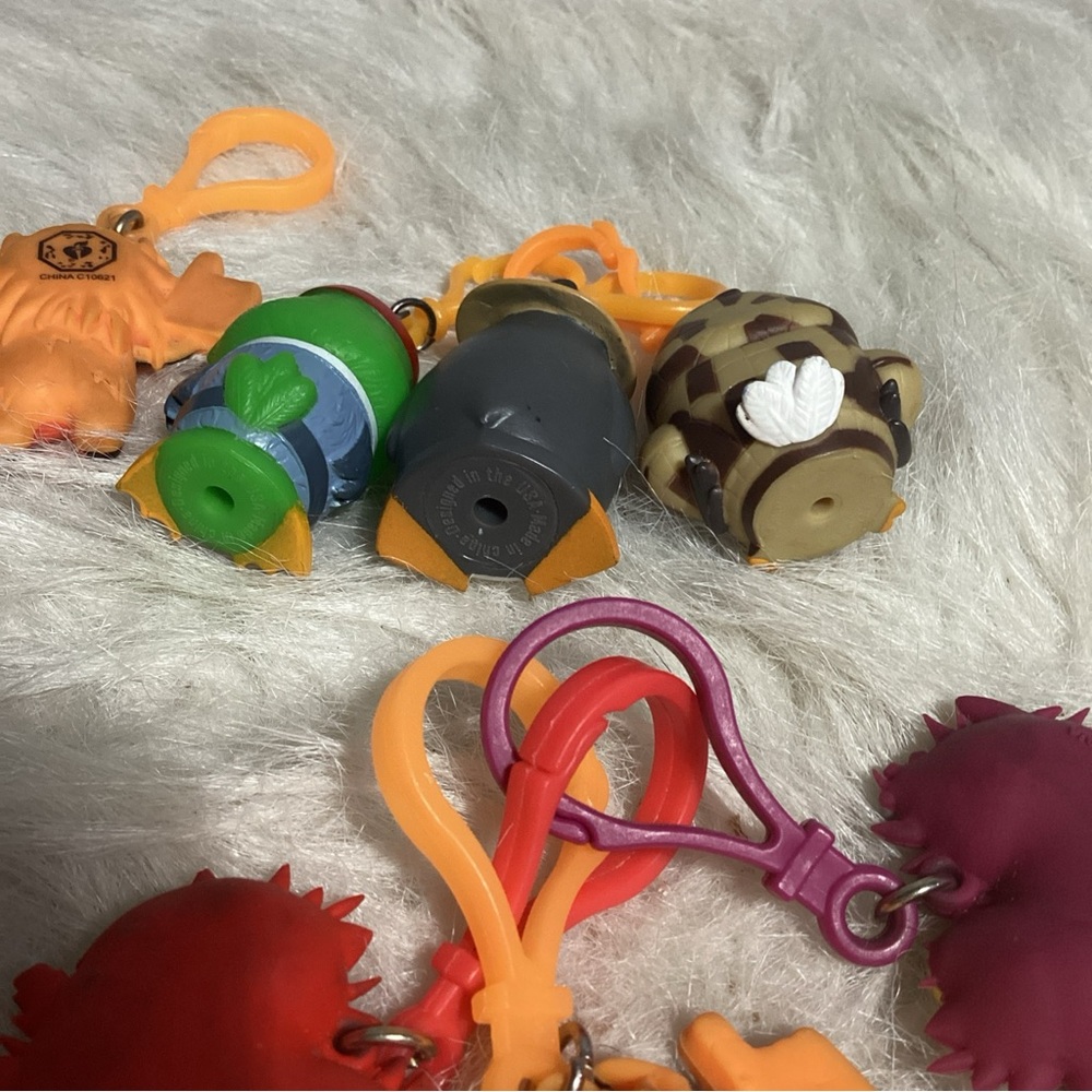 Birds, American Heart Association & Misc Lot of 10 Keychains Backpack Bag Charms - Picture 10 of 11